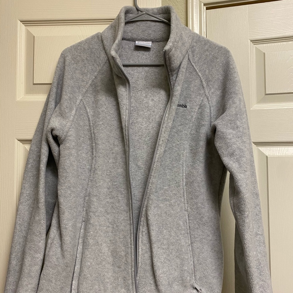 Grey fleece Columbia jacket !